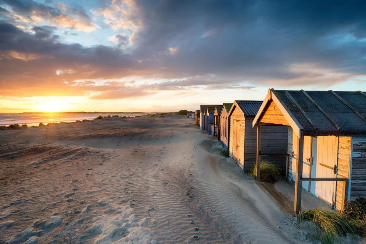 Modern & Stylish Seaside Family Home Chichester Bagian luar foto
