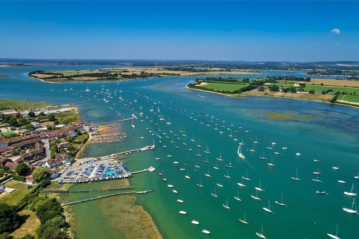Modern & Stylish Seaside Family Home Chichester Bagian luar foto