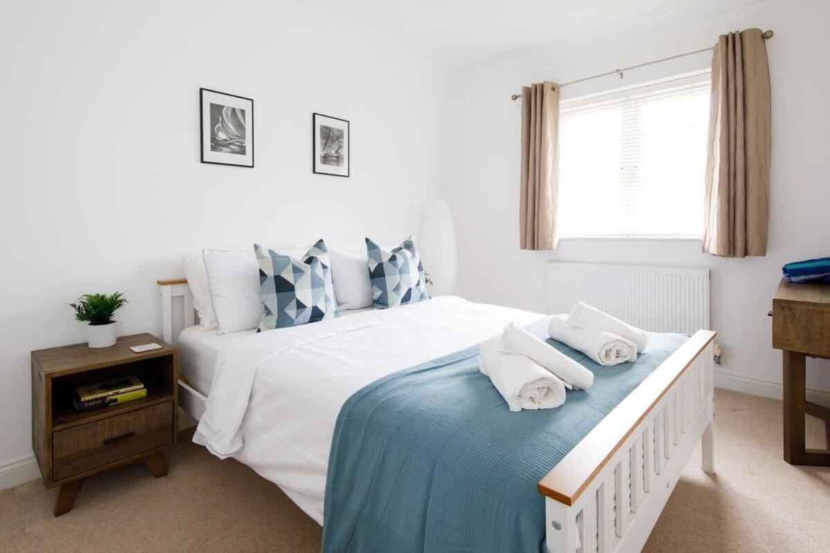 Modern & Stylish Seaside Family Home Chichester Bagian luar foto